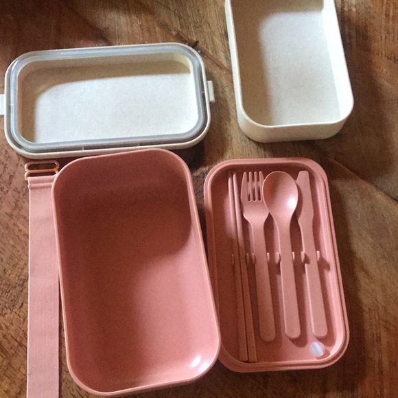 Cute stackable Tupperware set - Picture 8 of 8